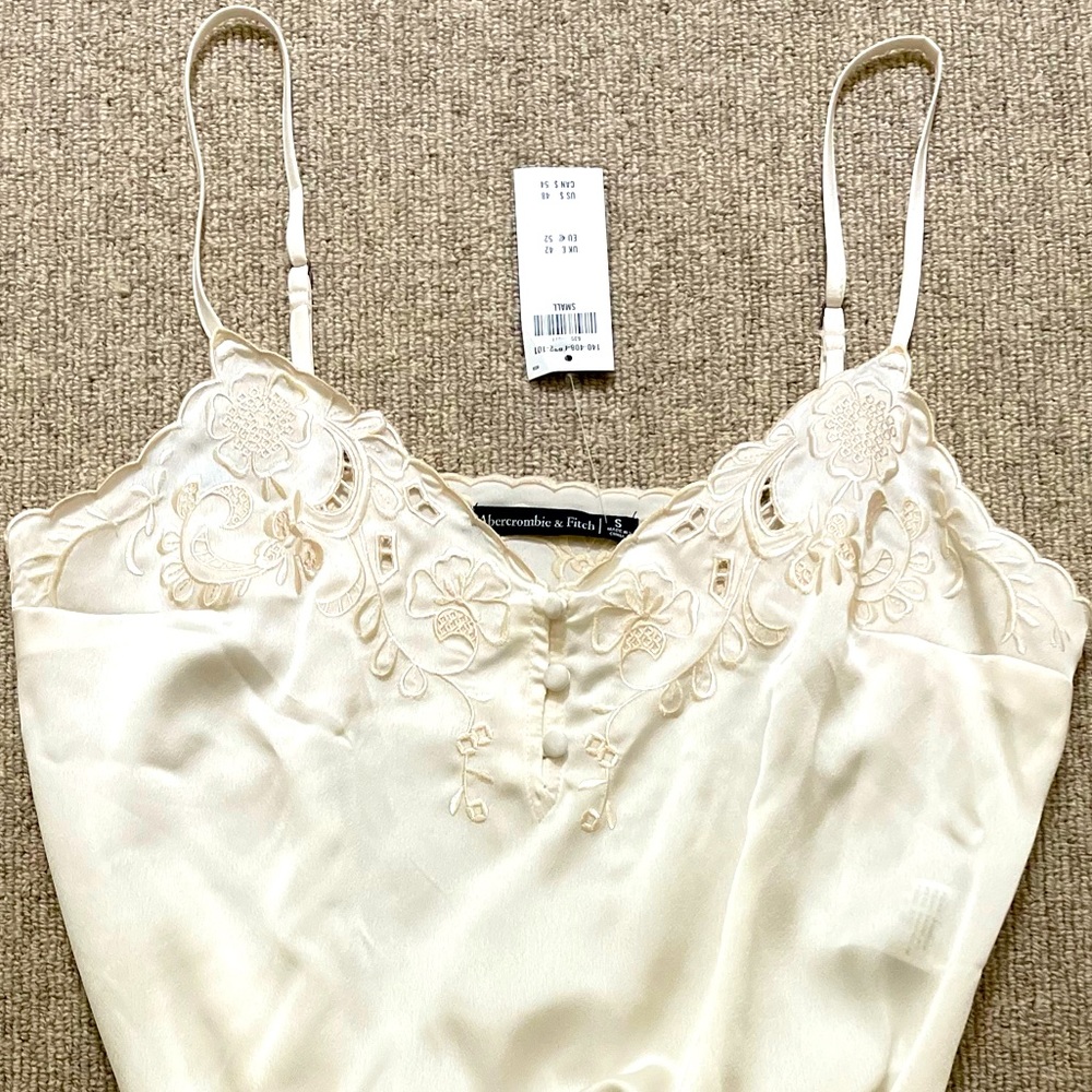 Abercrombie & Fitch NEW embroidered floral cream thong bodysuit SZ S feminine 🌼